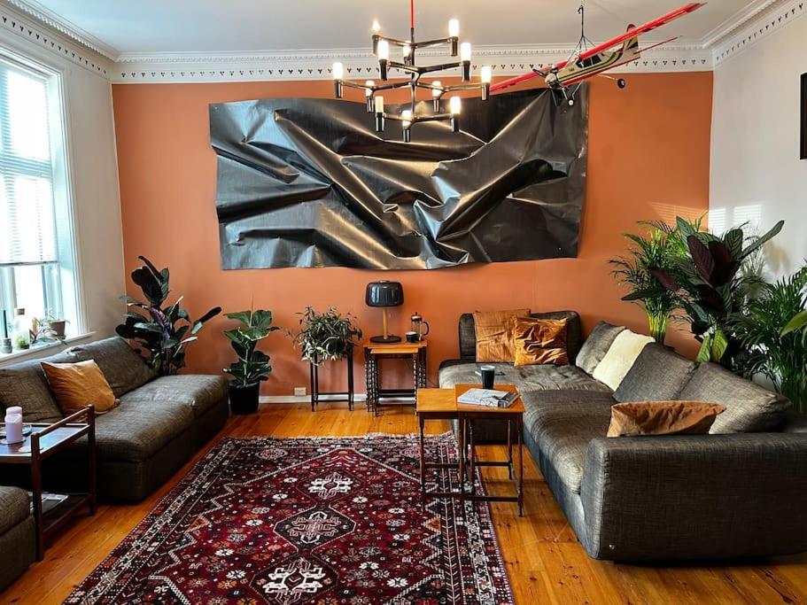 Spacious Historical Art Oasis In The City Center Bergen Exterior photo